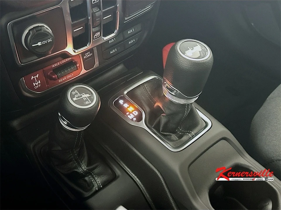 2025 Jeep JL Wrangler - Image 12 of 21