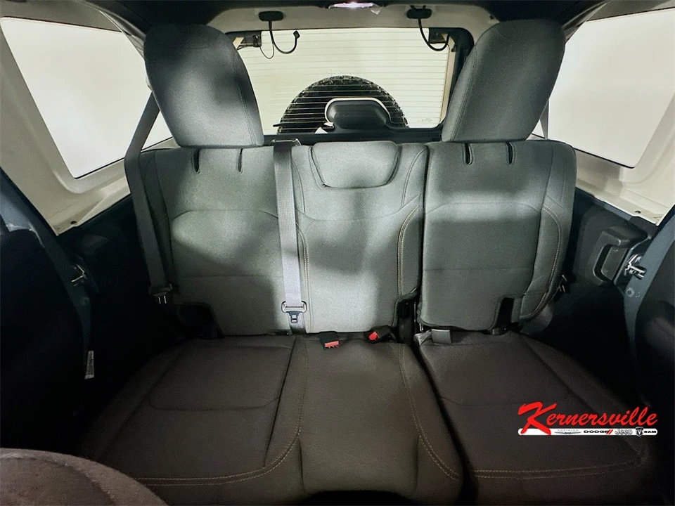 2025 Jeep JL Wrangler - Image 10 of 12