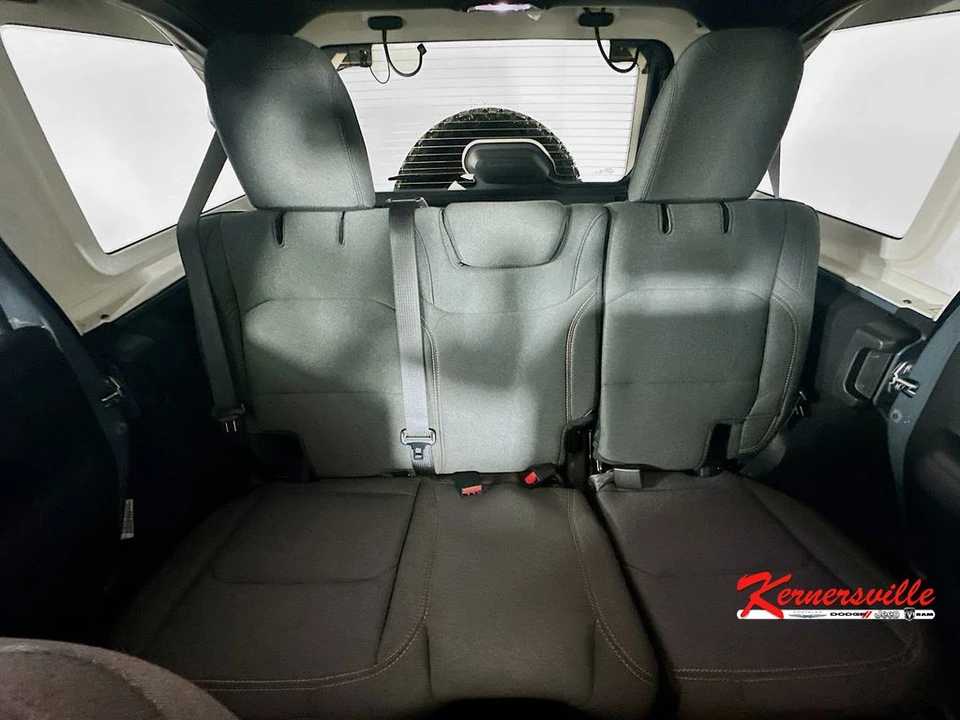 2025 Jeep JL Wrangler - Image 10 of 12
