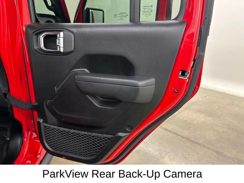 2025 Jeep JL Wrangler - Image 27 of 31