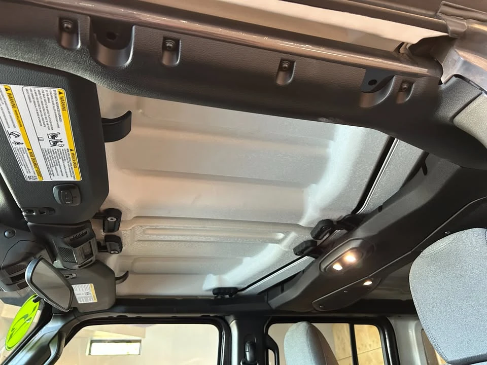 2025 Jeep JL Wrangler - Image 15 of 20