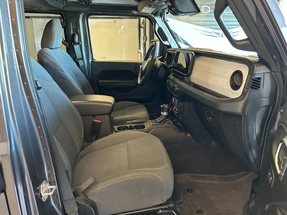 2025 Jeep JL Wrangler - Image 18 of 20