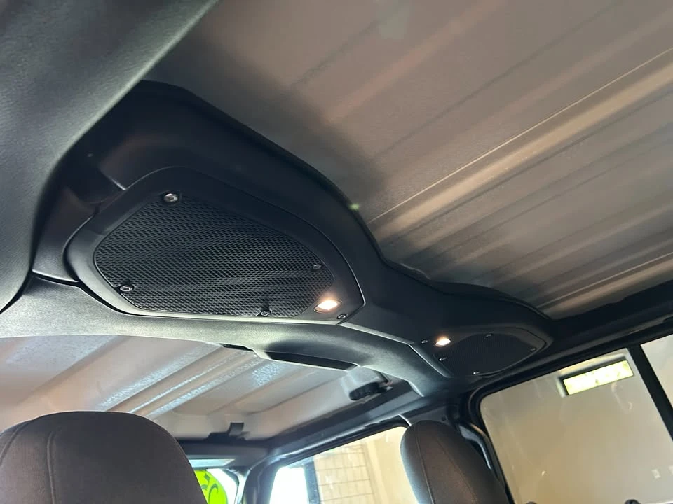2025 Jeep JL Wrangler - Image 16 of 20