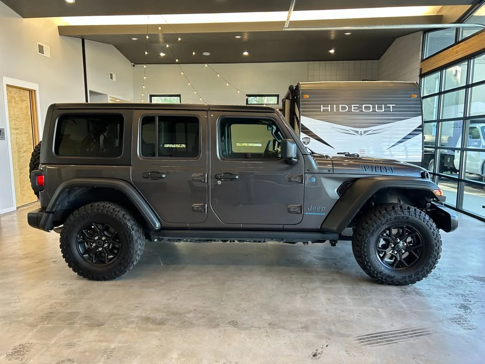 2025 Jeep JL Wrangler - Image 2 of 20