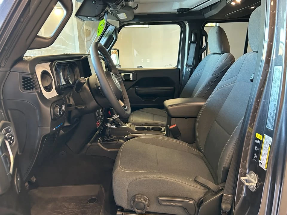 2025 Jeep JL Wrangler - Image 10 of 20