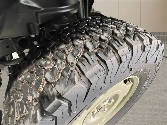 2025 Jeep JL Wrangler - Image 13 of 21