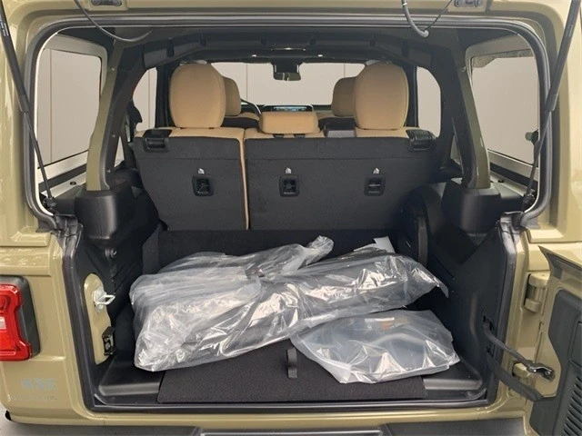 2025 Jeep JL Wrangler - Image 15 of 21