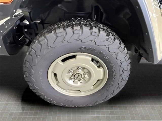 2025 Jeep JL Wrangler - Image 11 of 21