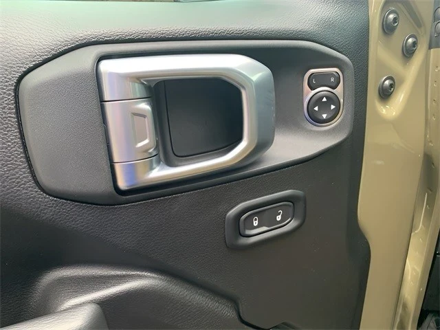 2025 Jeep JL Wrangler - Image 17 of 21