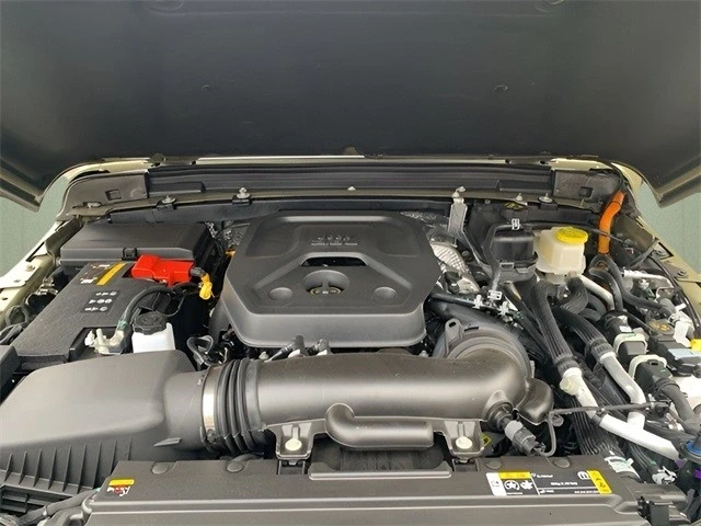 2025 Jeep JL Wrangler - Image 14 of 21