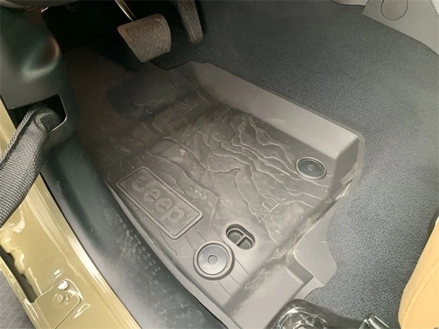 2025 Jeep JL Wrangler - Image 18 of 21