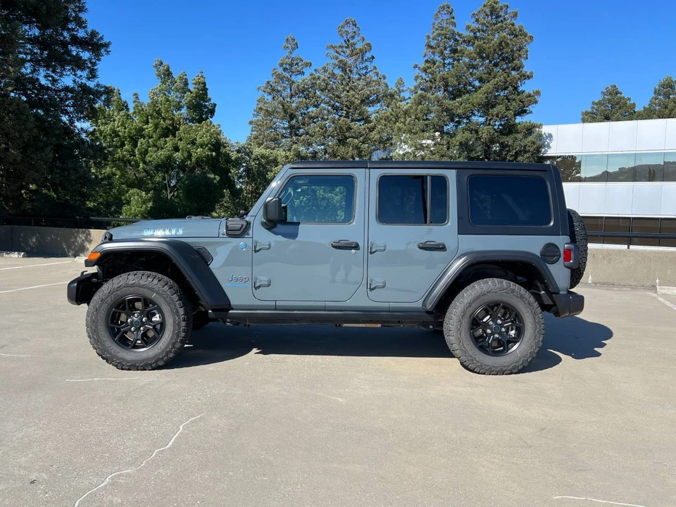 2025 Jeep JL Wrangler - Image 2 of 18