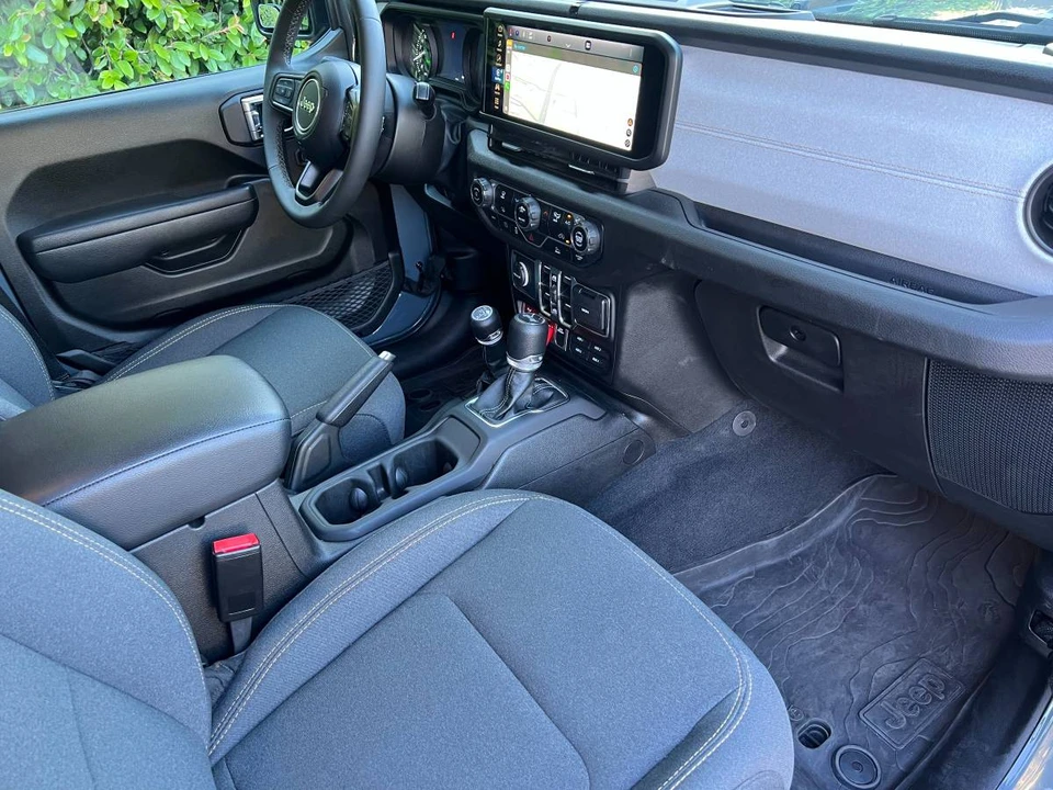 2025 Jeep JL Wrangler - Image 11 of 18