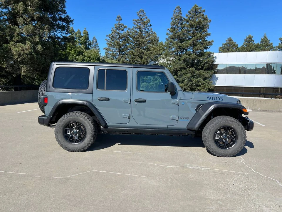 2025 Jeep JL Wrangler - Image 6 of 18