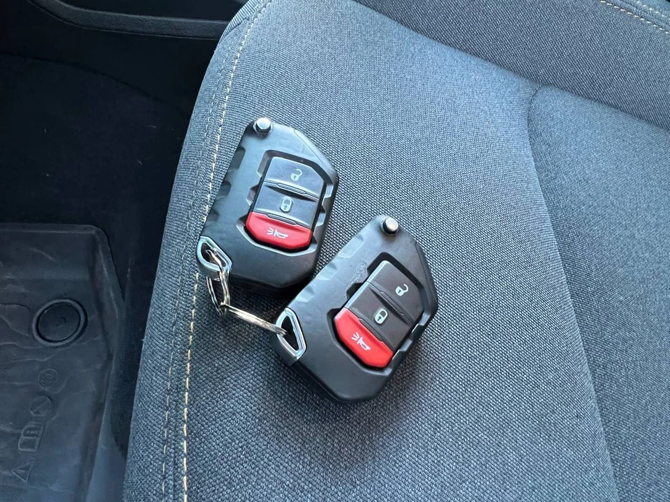 2025 Jeep JL Wrangler - Image 17 of 18