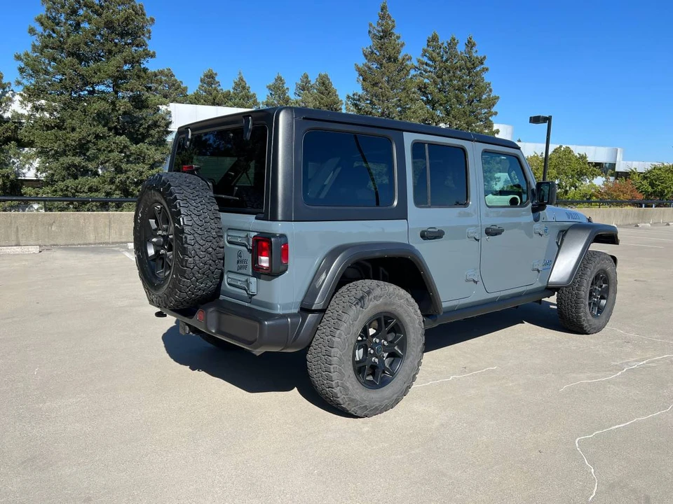 2025 Jeep JL Wrangler - Image 7 of 18