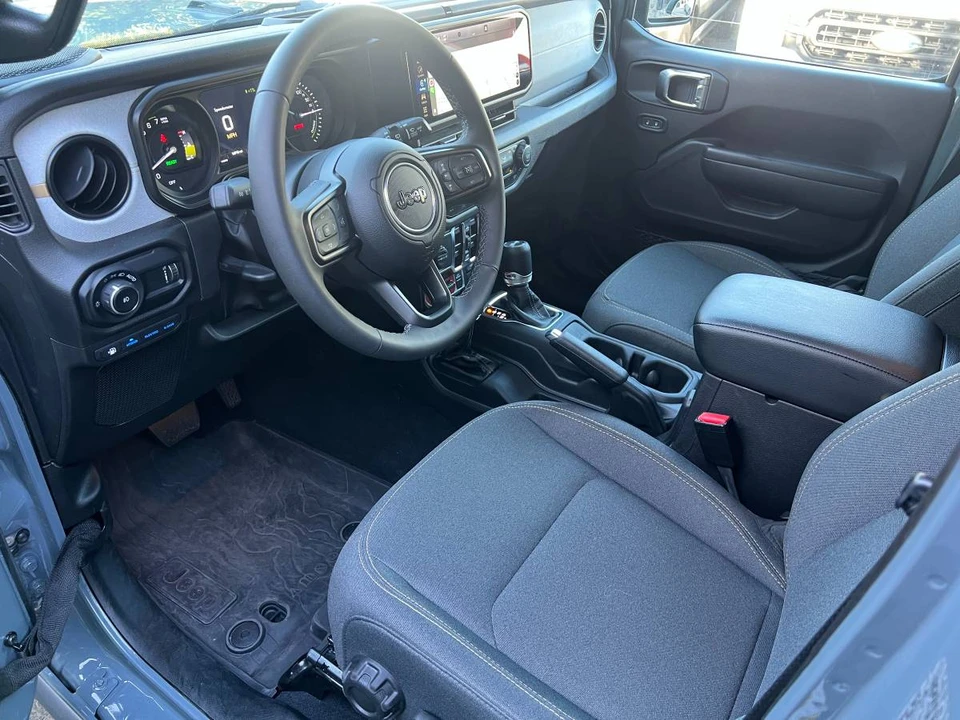 2025 Jeep JL Wrangler - Image 10 of 18