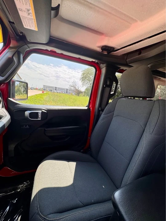 2025 Jeep JL Wrangler - Image 18 of 19