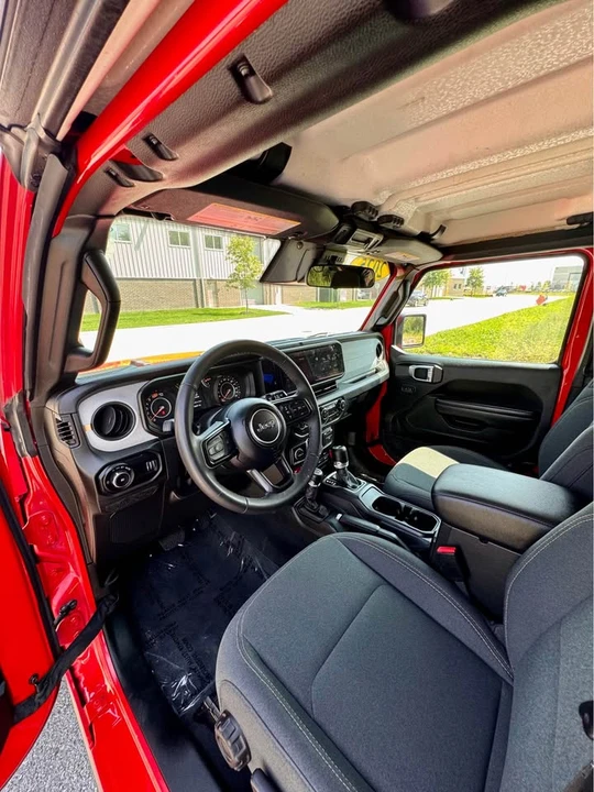 2025 Jeep JL Wrangler - Image 11 of 19