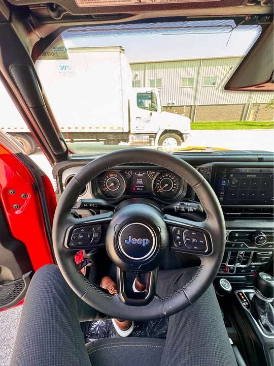 2025 Jeep JL Wrangler - Image 13 of 19