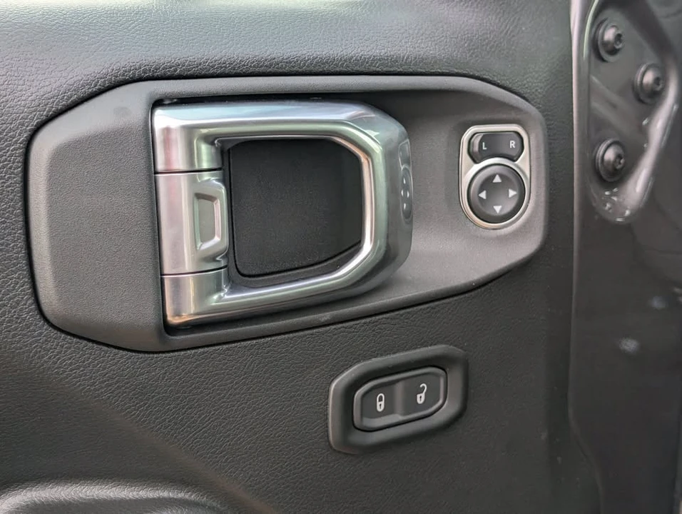 2025 Jeep JT Gladiator - Image 16 of 20