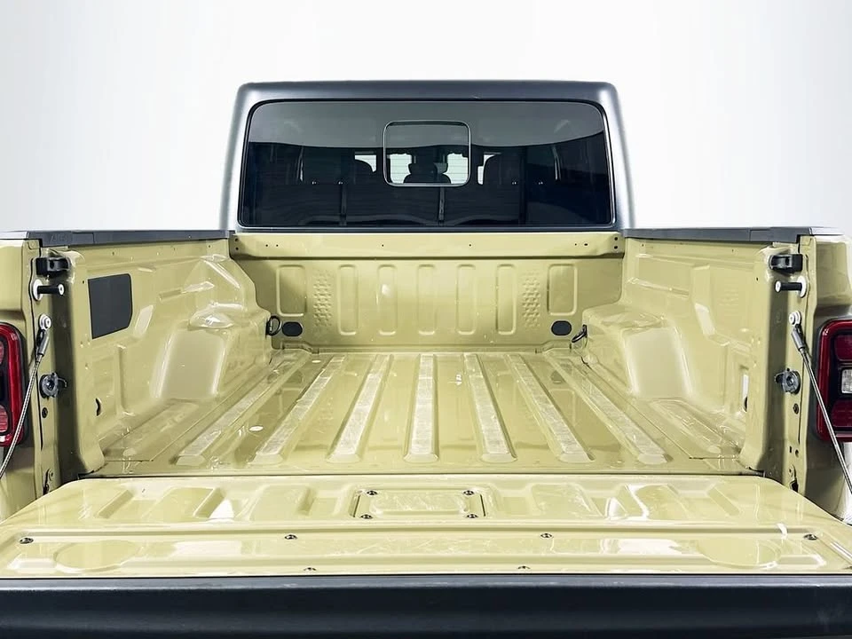 2025 Jeep JT Gladiator - Image 14 of 20