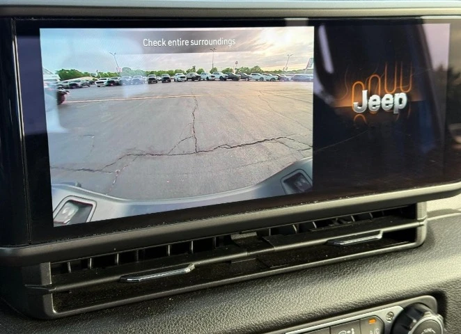 2025 Jeep JT Gladiator - Image 9 of 12