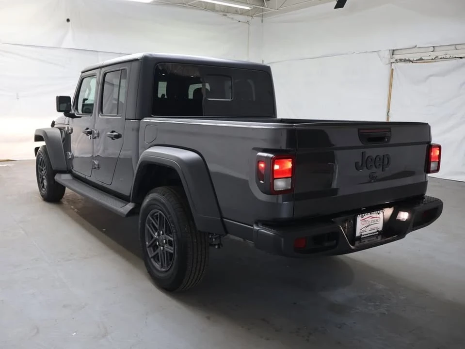 2025 Jeep JT Gladiator - Image 10 of 13