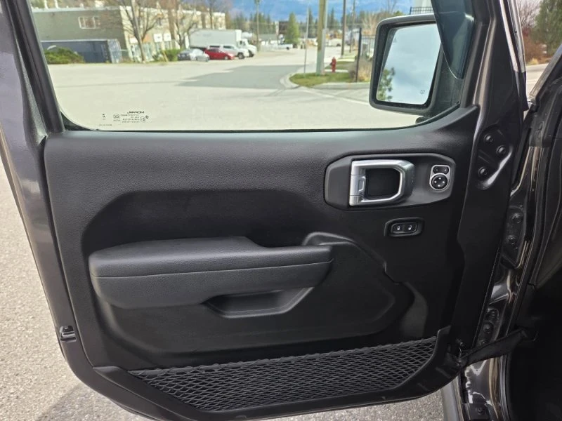 2025 Jeep JT Gladiator - Image 14 of 20
