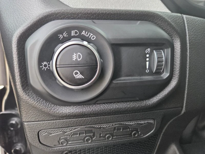 2025 Jeep JT Gladiator - Image 16 of 20