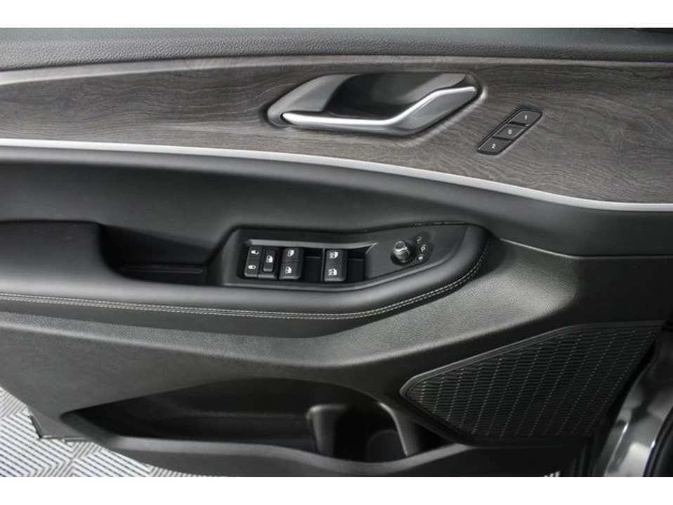 2025 Jeep WL Grand Cherokee - Image 16 of 20