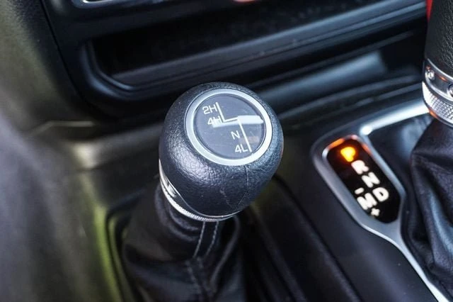 2025 Jeep JL Wrangler - Image 15 of 18