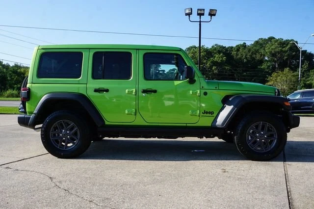 2025 Jeep JL Wrangler - Image 2 of 18