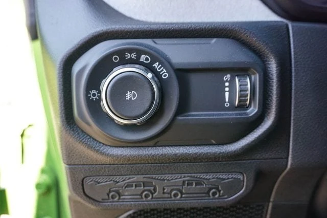 2025 Jeep JL Wrangler - Image 11 of 18