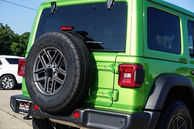 2025 Jeep JL Wrangler - Image 4 of 18