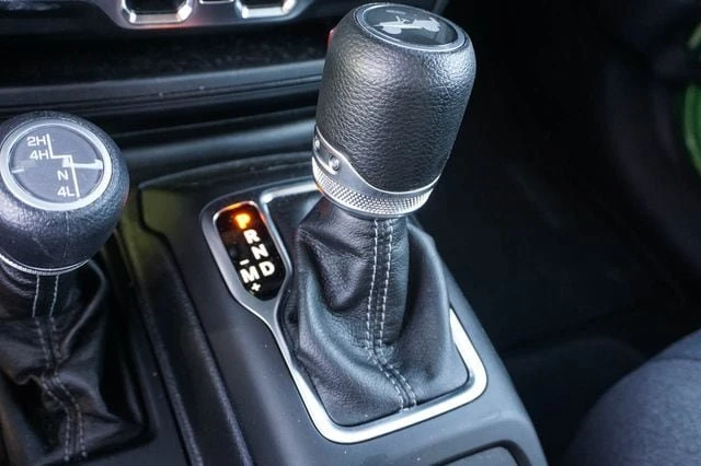 2025 Jeep JL Wrangler - Image 16 of 18