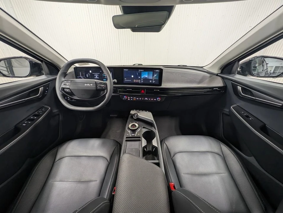 2025 Kia EV6 - Image 2 of 12