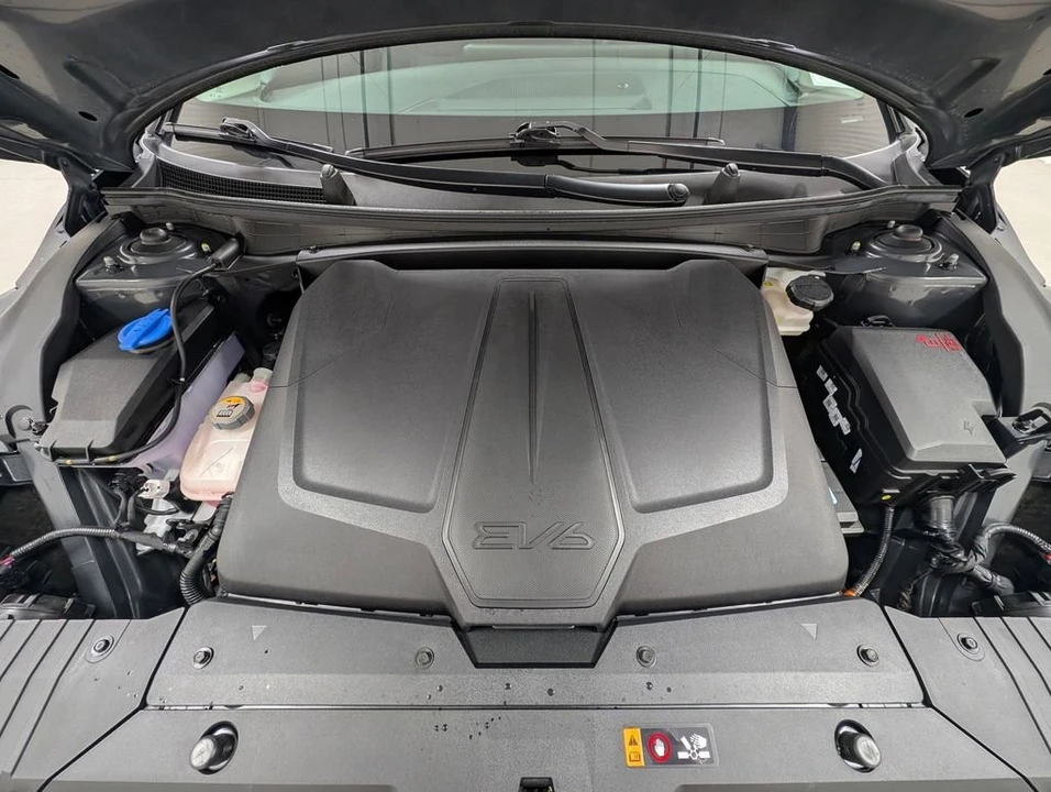 2025 Kia EV6 - Image 11 of 12