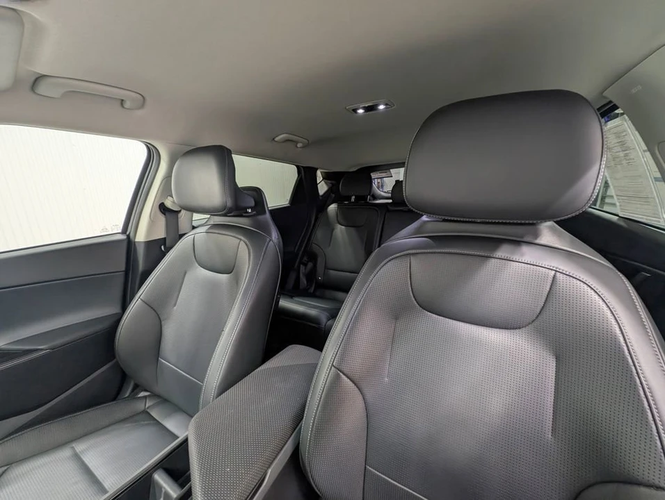 2025 Kia EV6 - Image 4 of 12