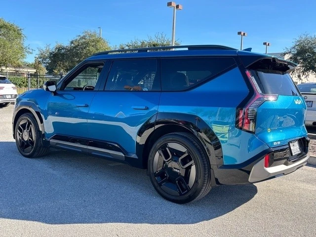2025 Kia EV9 - Image 10 of 21