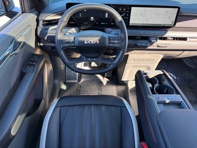 2025 Kia EV9 - Image 15 of 21