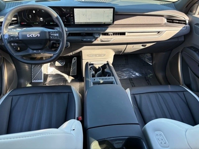 2025 Kia EV9 - Image 16 of 21