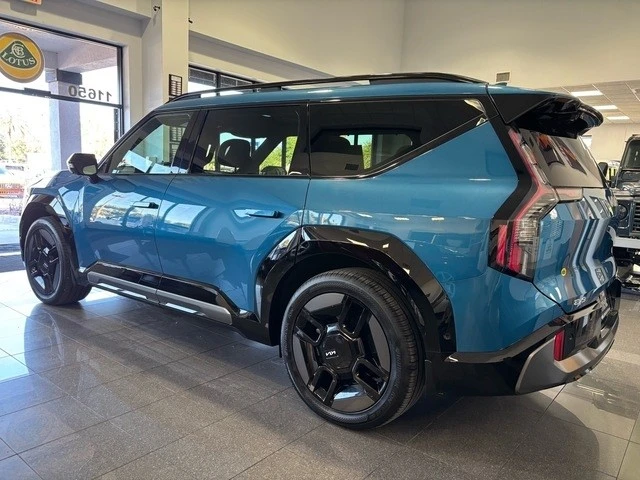 2025 Kia EV9 - Image 3 of 21