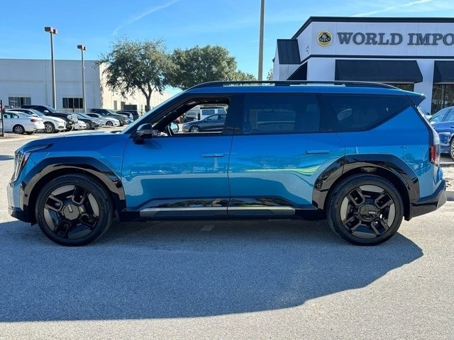 2025 Kia EV9 - Image 9 of 21