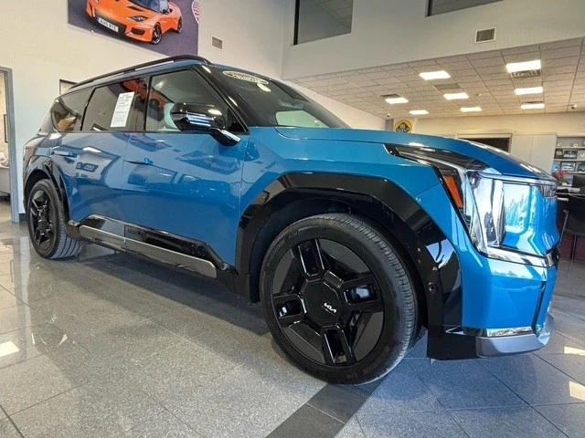 2025 Kia EV9 - Image 5 of 21