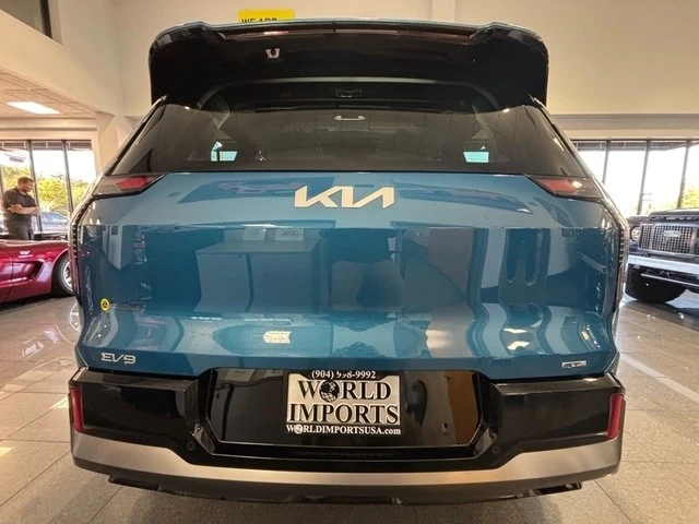 2025 Kia EV9 - Image 7 of 21