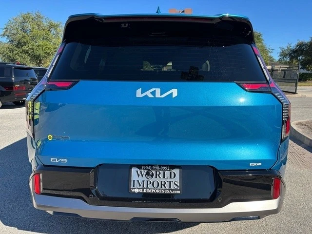 2025 Kia EV9 - Image 19 of 21
