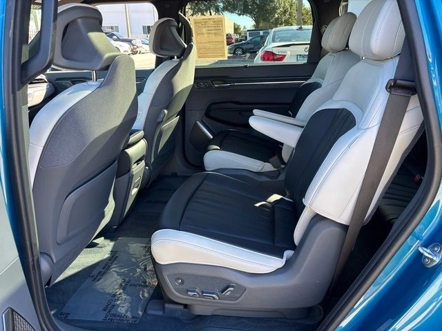 2025 Kia EV9 - Image 13 of 21