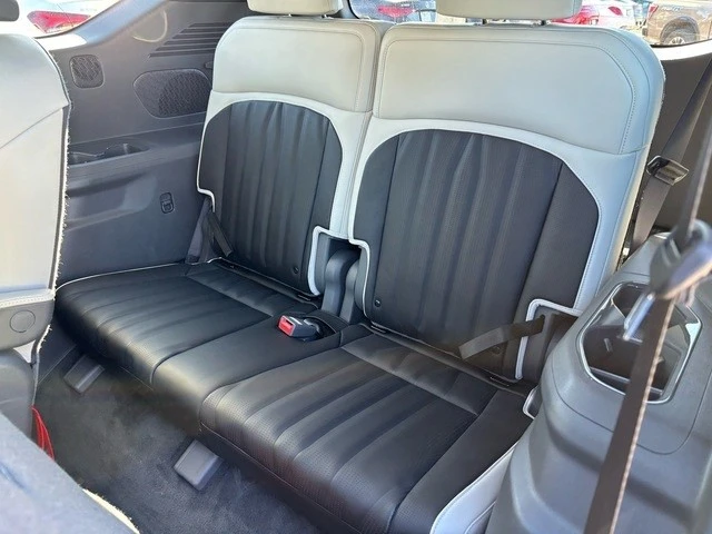 2025 Kia EV9 - Image 14 of 21