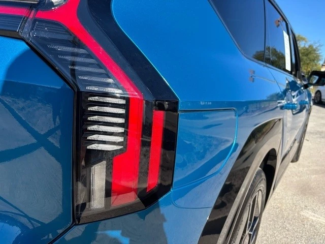 2025 Kia EV9 - Image 20 of 21